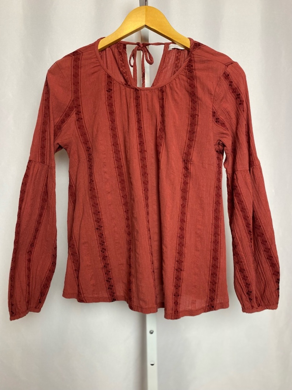 💙5/$15 The Hidden Way Women's Rust Red Lace-Trim Long Sleeve Blouse Size 6